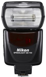 Lampa błyskowa Nikon SB-700 + rabat na obiektyw/akcesoria